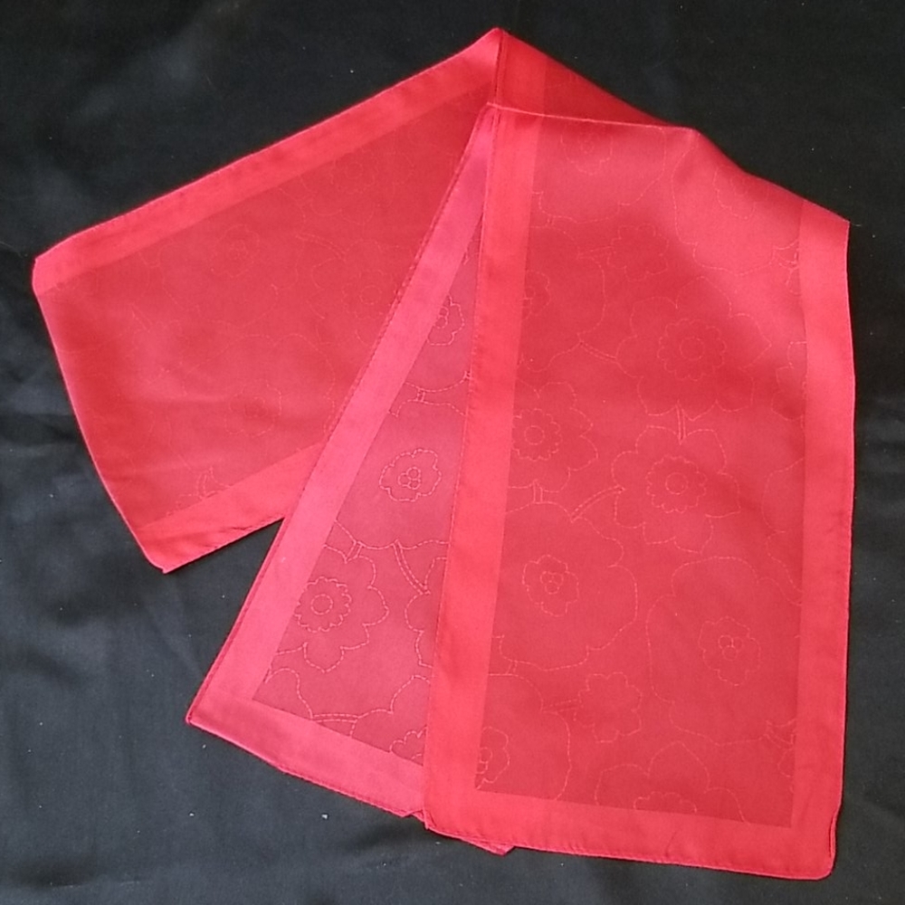 🌹THIRTY-ONE GIFTS RED SCARF